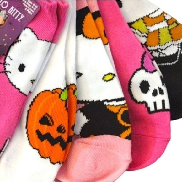 Hello Kitty 5 Pairs Pink Halloween Theme Prints No Show Socks NWT - Picture 2 of 12